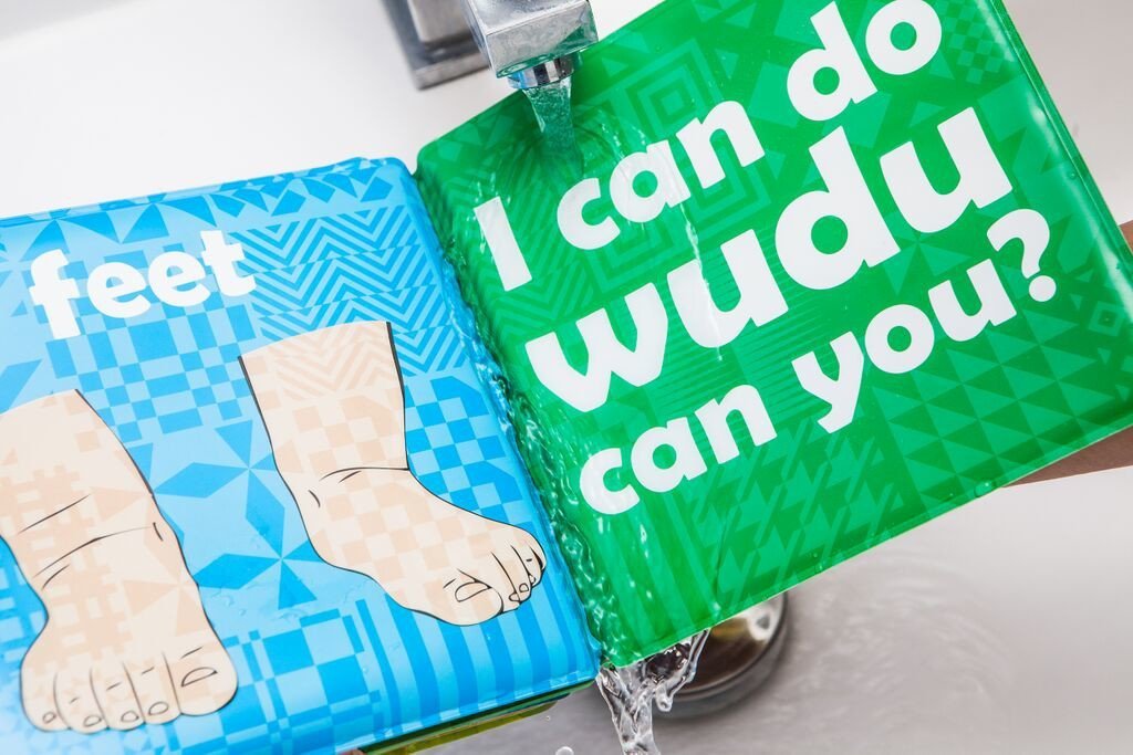 Colour changing Wudu Bath Book - Salam Occasions - Shade7 Publishing